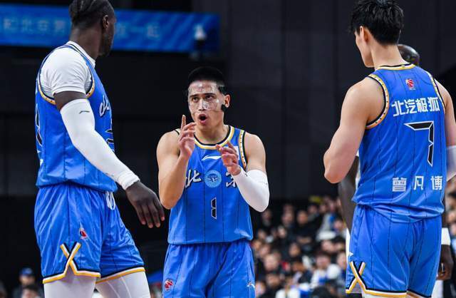 炸金花单机-CBA最新排名！上海狂胜北京杀回第2，黑马逼近前四，辽宁跌至第10