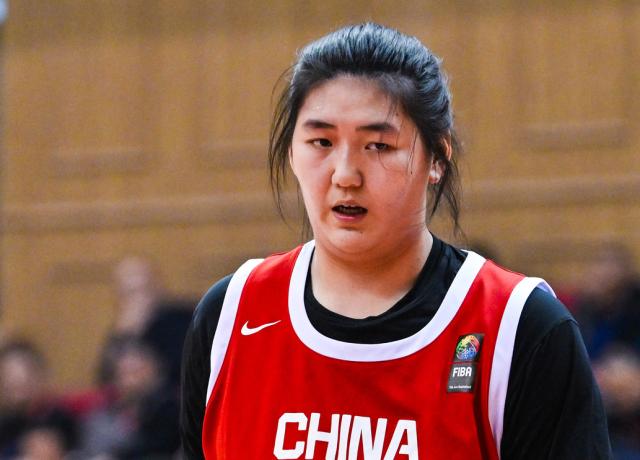 女篮热身赛大胜!2米26张子宇砍11+9,王思雨亮相